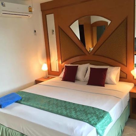 Waree'S Guesthouse Phuket ภายนอก รูปภาพ