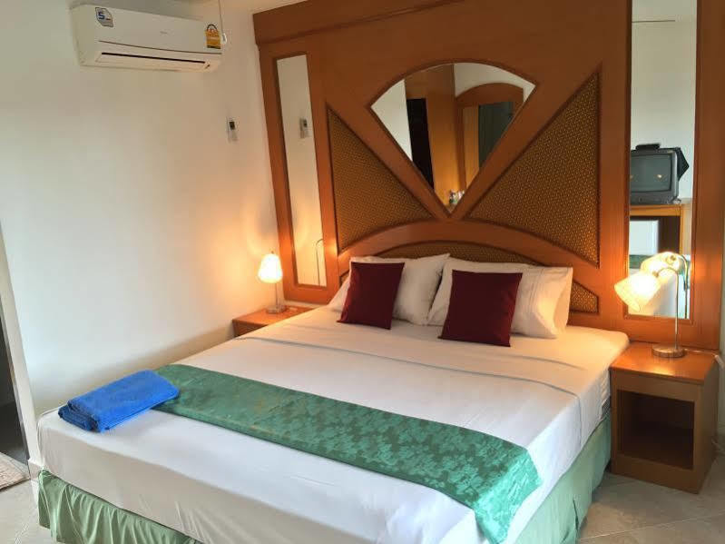 Waree'S Guesthouse Phuket ภายนอก รูปภาพ